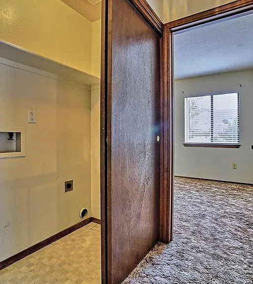 907 Nakomis Dr NE — Photo 14