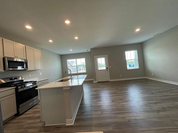 3rd image of 2053 W 171st St
