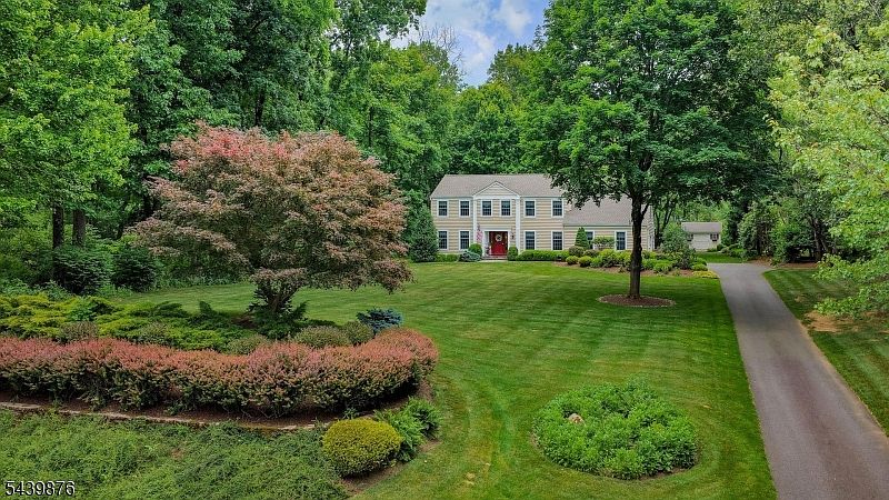 1st image of 18 Glen Ridge Dr