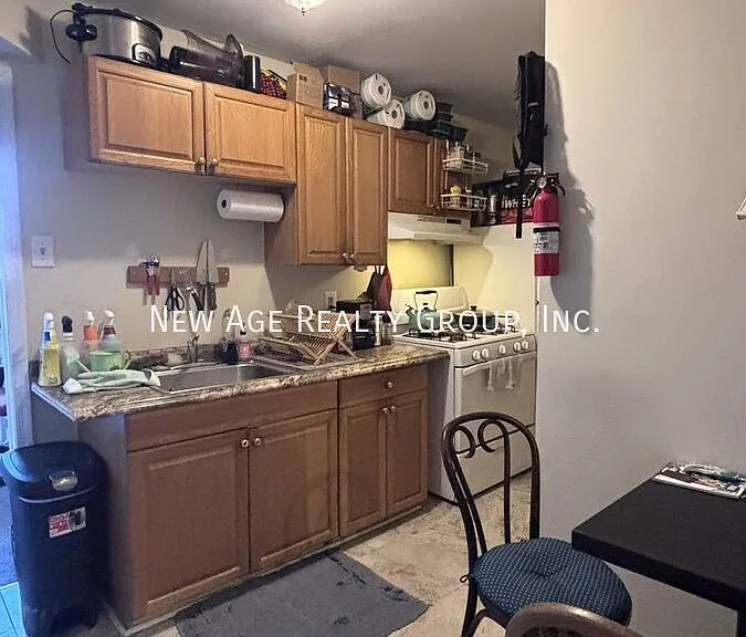 824 S Saint Bernard St #3 — Photo 3