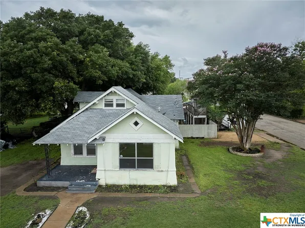 1425 N Saint Joseph St, Gonzales, TX 78629