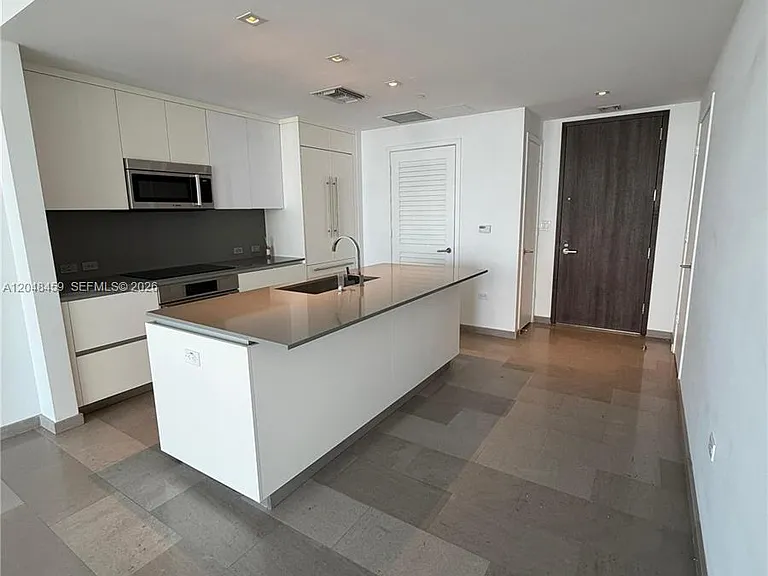 68 SE 6th St #2506 — Photo 3