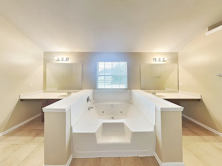 618 Maltese Dr — Photo 10