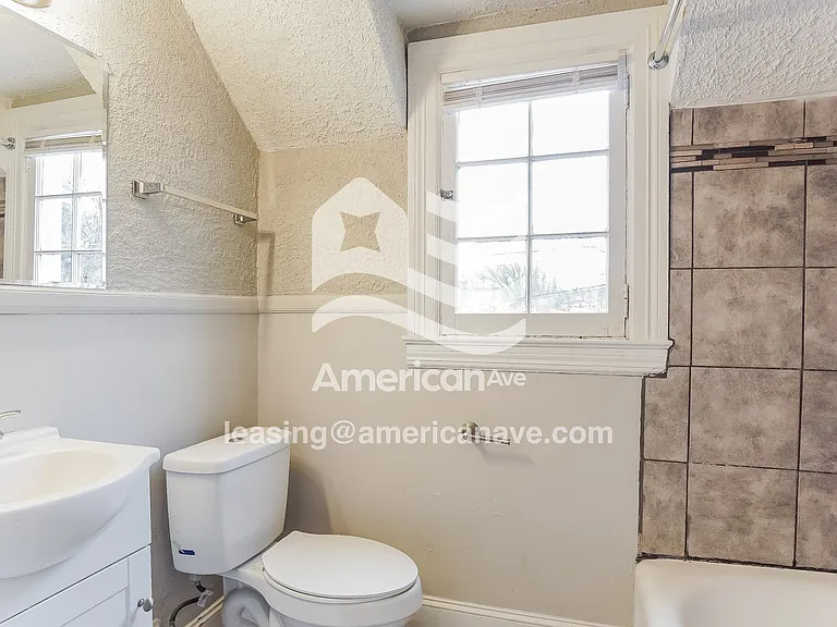 392916_014_wm_-_bathroom_13574079.jpg