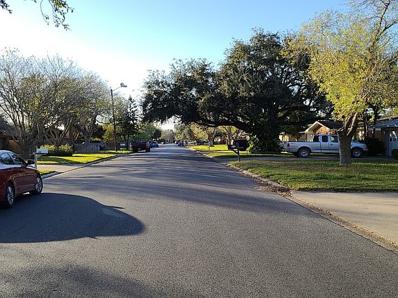 4th image of 207 W Daffodil Ave