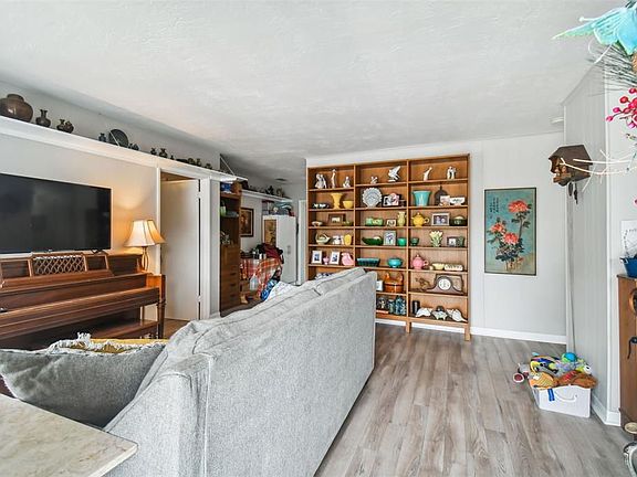 4th image of 4103 W Bay Vista Ave