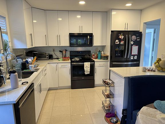 2nd image of 425 Nottingham Boulevard