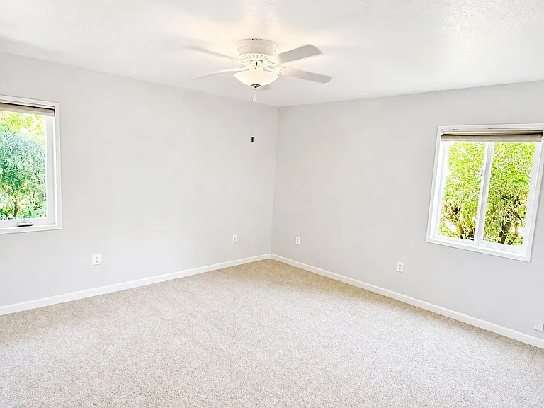 22213 NE 37th Ave — Photo 12