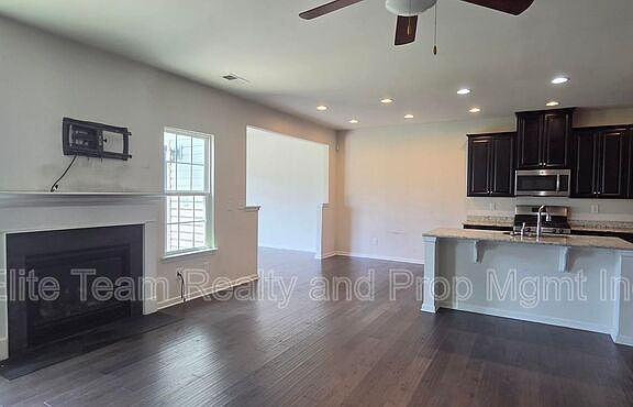 3rd image of 7347 Raylee Ave SW
