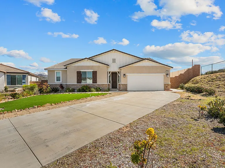 1500 Yucca Ct — Photo 1