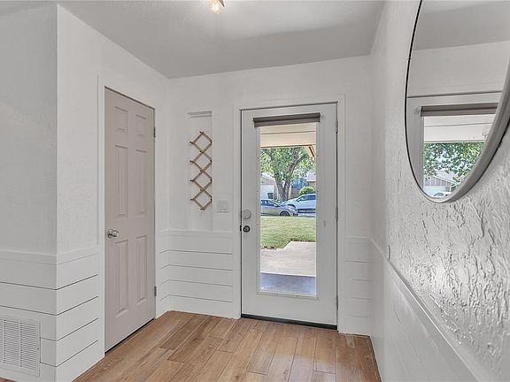 4th image of 304 N English Dr
