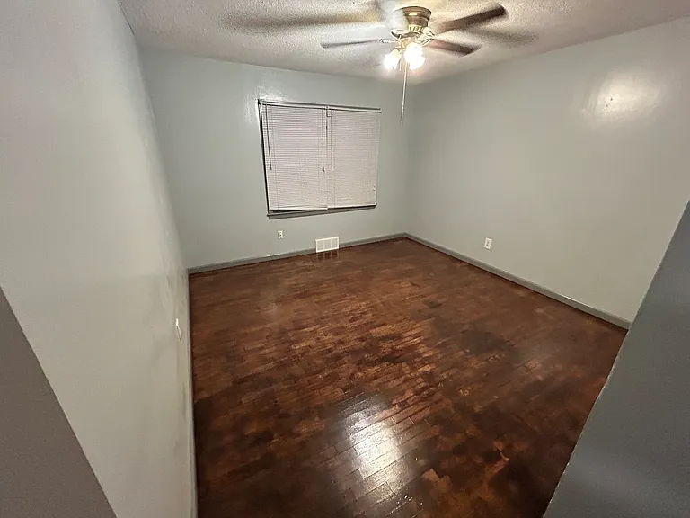 445 Missouri St — Photo 11