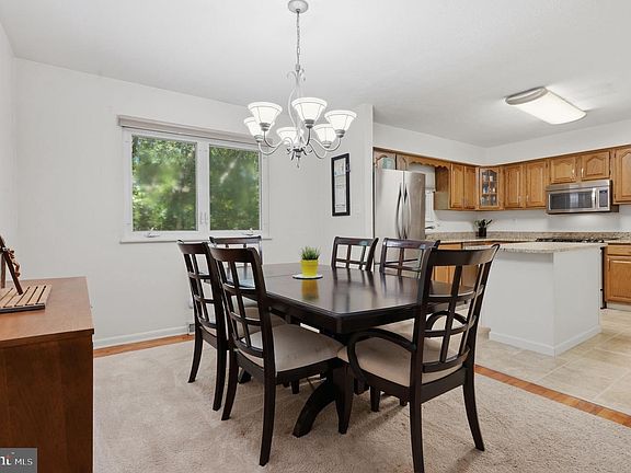 5th image of 229 Maple Dr