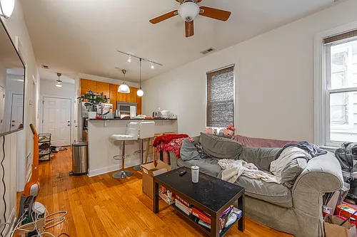 1738 W Altgeld St Photo 1