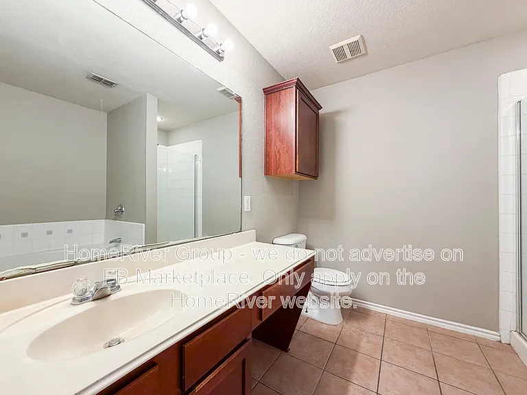 1102 Oak Hollow Ln — Photo 10