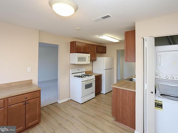 5th image of 8711 Hayshed Ln Unit 14