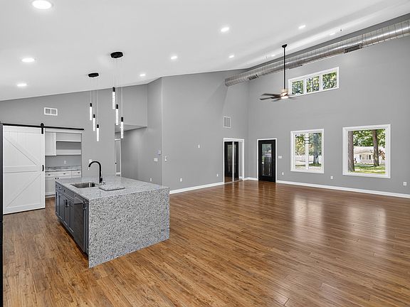 5th image of 3153 College St