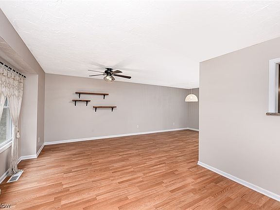 3rd image of 12945 Chamberlain Rd
