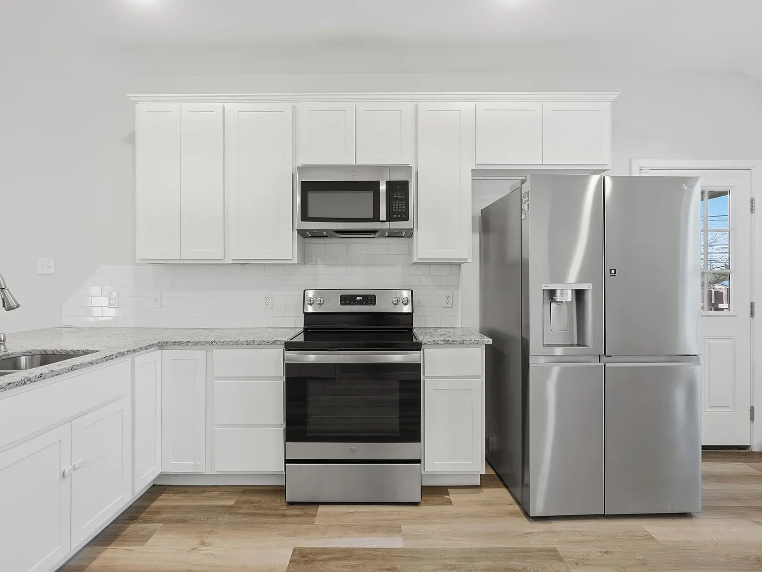 3 bed, 1295 sqft, $2,350 — Photo 4