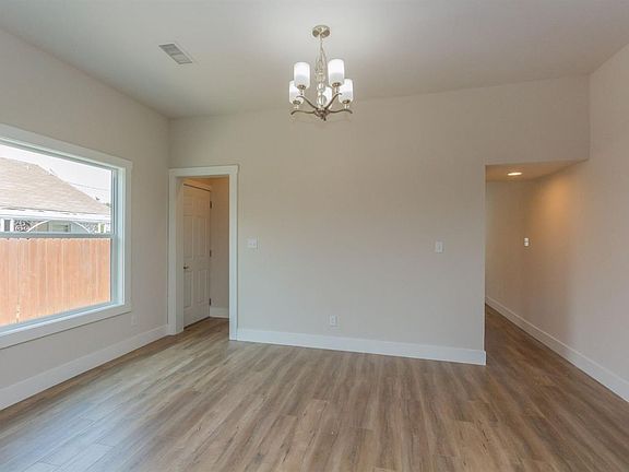 5th image of 648 N Van Ness Ave