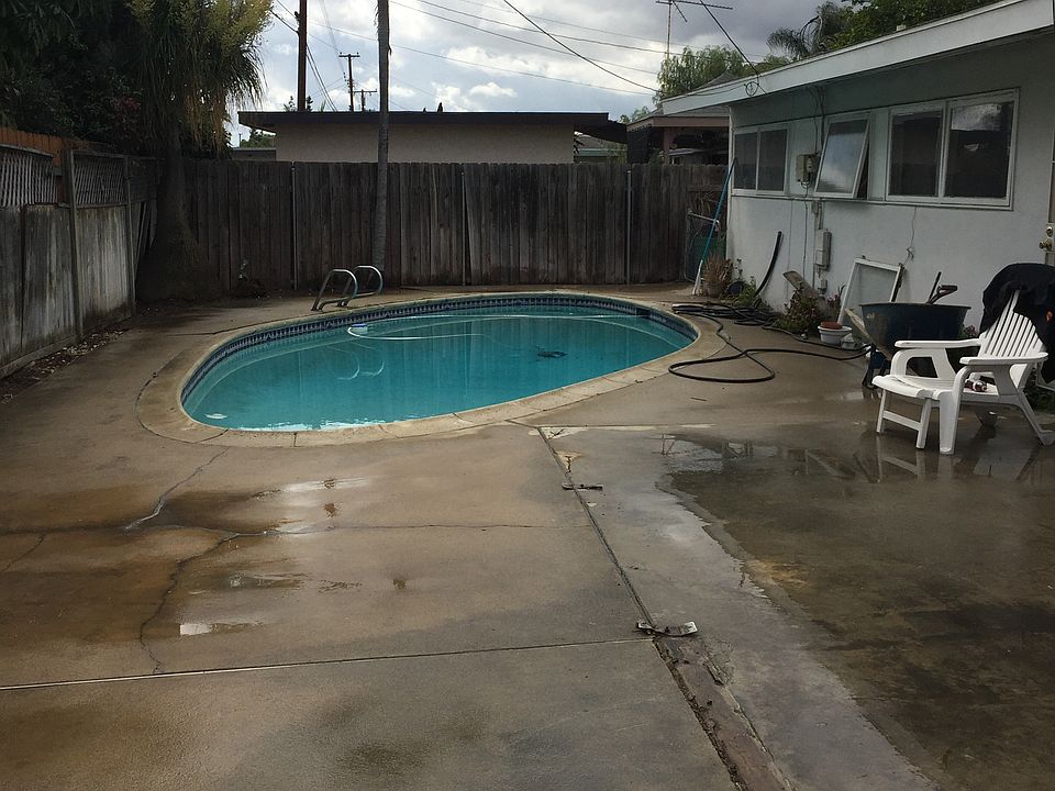 Ex-large back yard with pool