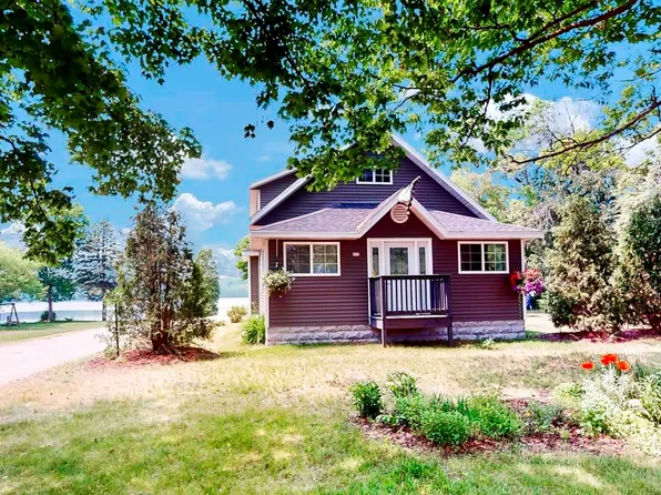 653 N Main St, Oconto Falls, WI 54154