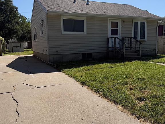 2nd image of 4815 Judson St