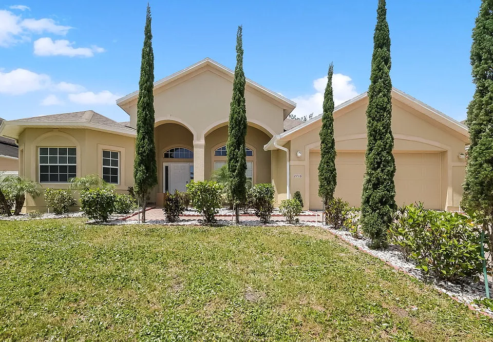 2716 Patrician Cir