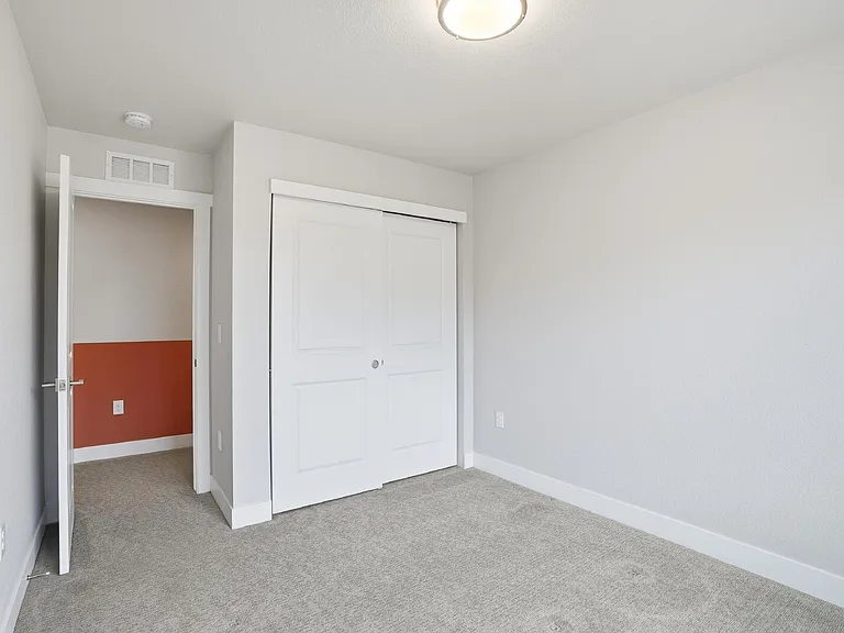 1518 N Newton St — Photo 32