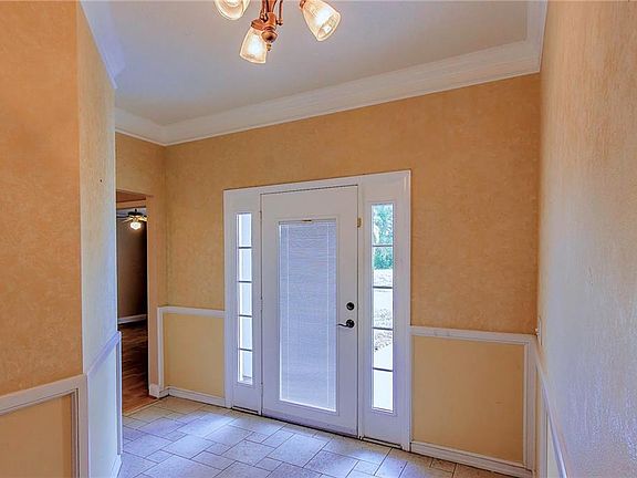 5th image of 230 Fareham Dr