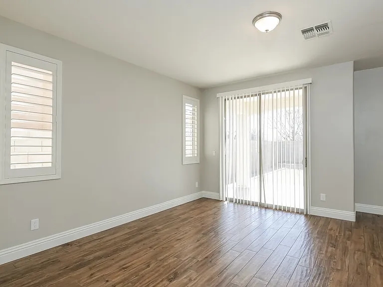 4237 E Santa Fe Ln — Photo 4