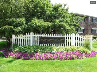 759 E Fox Hills Dr #1, Bloomfield Hills, MI 48304
