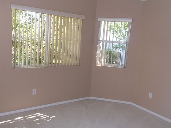 3rd image of 416 Roan Ct