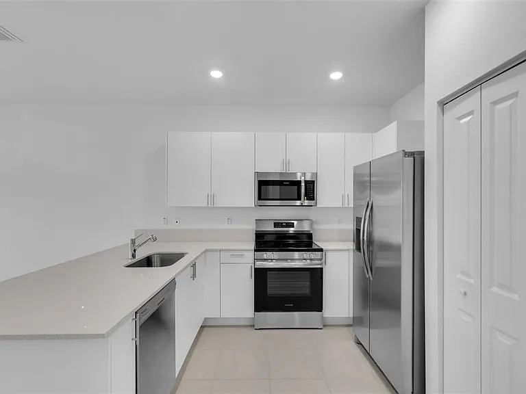 105 SW 184th Ave — Photo 10