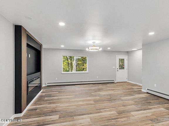 4th image of 4450 View Cir