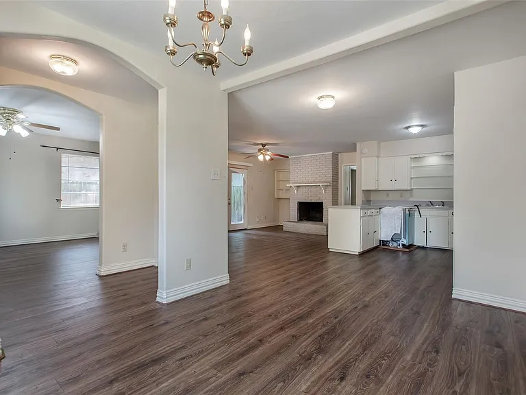 7445 Brentcove Cir — Photo 3