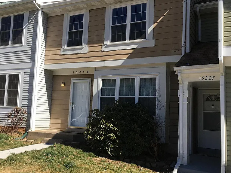 15205 Streamside Ct — Photo 4