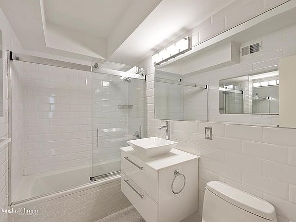 4th image of 357 E 57th St APT 11C