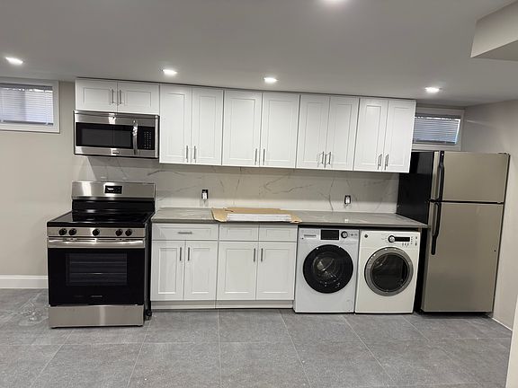 4th image of 162-01 Laburnum Ave #1