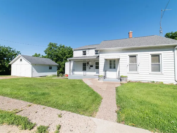 221 S West St, Galena, IL 61036