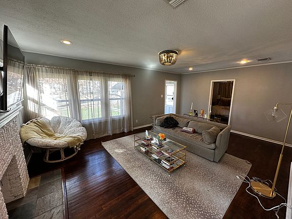 3rd image of 3621 El Campo Ave