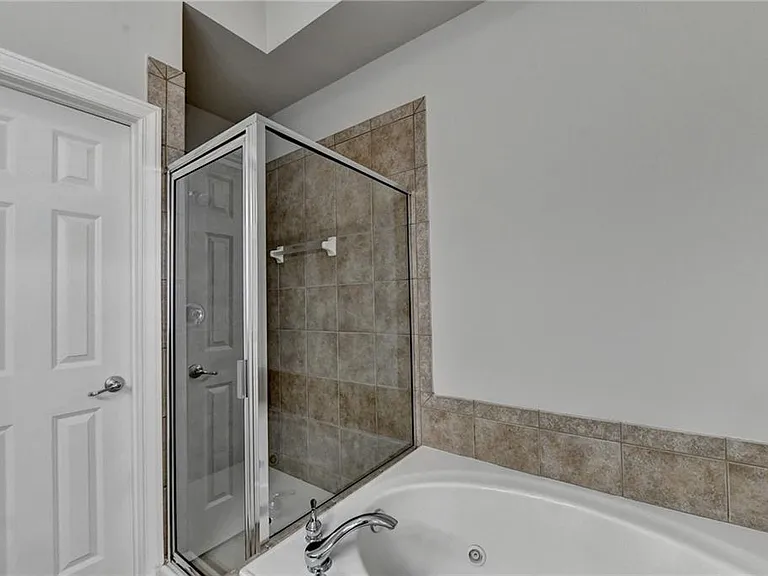 813 Clifton Heights Ln NE — Photo 31