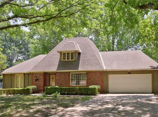 1011 S Stratford Rd, Olathe, KS 66062