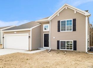 223 Creek Pointe Cir, Durand, MI 48429