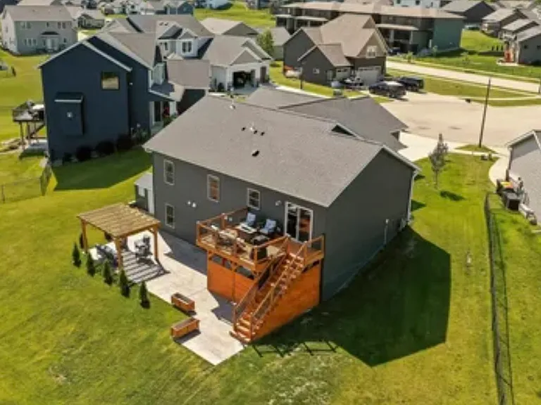 695 Marcus Pl NE — Photo 2