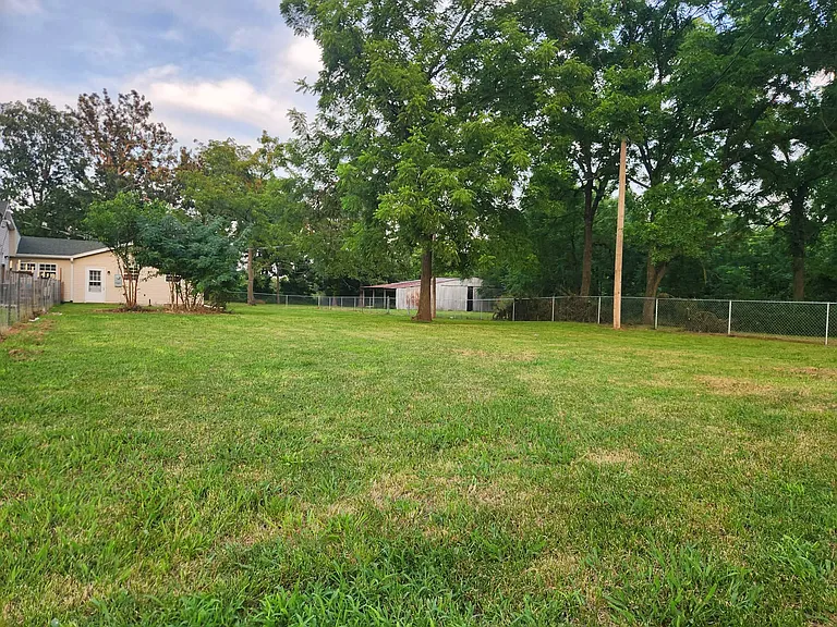 20614 Lawrence 2210 #B — Photo 6