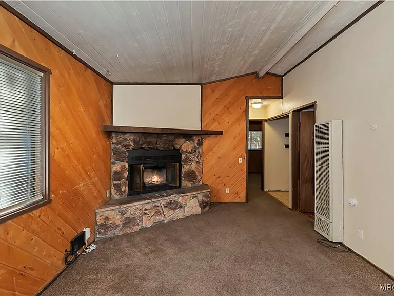 949 Pine Ln — Photo 27