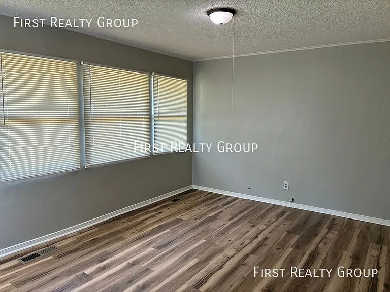 4841 Gardendale Ave — Photo 2