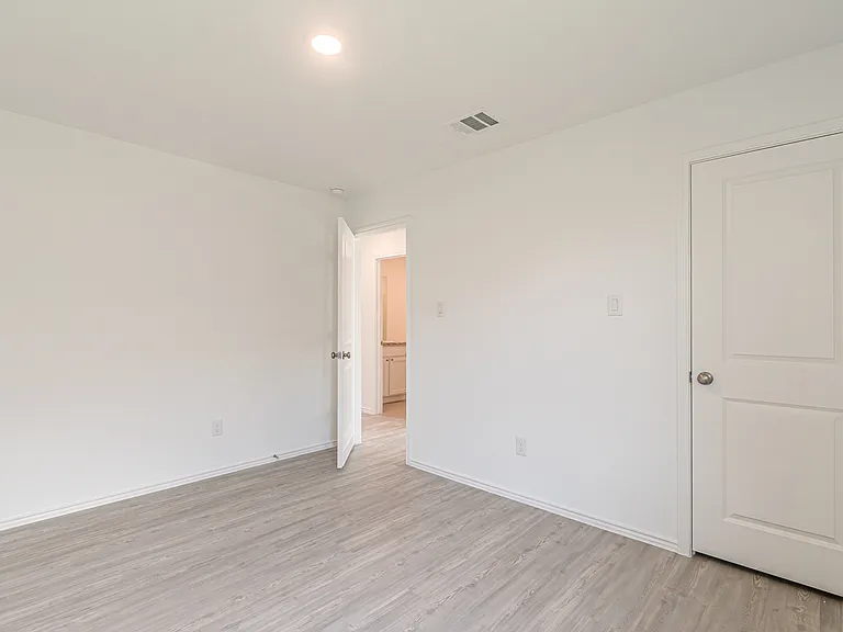 6406 Kemper Pl — Photo 10