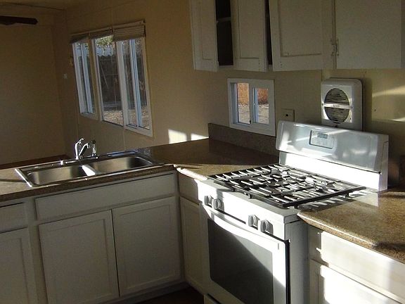 3rd image of 2715 Toiyabe St
